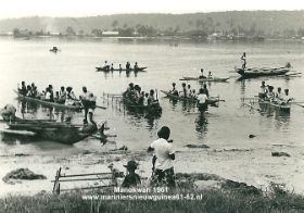 GerardLuiten11 Baai bij Manokwari-001.jpg