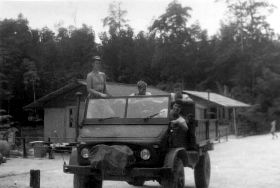 Op de Unimog. carol/koos.map4.jpg