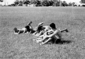 Even uitrusten van een potje voetbal. carol/koos map5.jpg