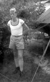 JanvdCoolwijk bij hettentenkamp.carol,map040707.jpg