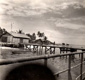 Aanlegsteiger te Kaimana jan-febr1961.jpg