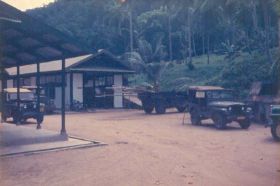 Tangsi te Kaimana garageplein.jpg