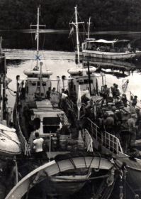 Oefening Vogelkop overnemen materieel en mensen van de Torpedobootjagers.jpg