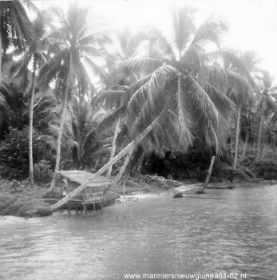 Strandje in de buurt van Kaimana vanaf LCPR genomen.c@rol,map,020509,jpg