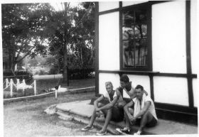 Manokwari wachten op zwemtruck,c@rol/henk,map080908.jpg