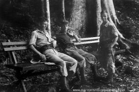 DickvdElshout_in_de_bush_c_rol_map_020509 (1).jpg