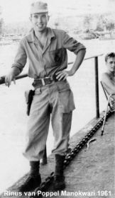 Rinus van Poppel NNG262332_145787325498812_1788665_nManokwari 1961 Woonboten.-001.jpg