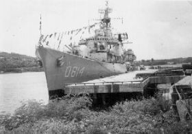 Hr.Ms. Limburg aan de steiget te Hollandia 1962.jpg